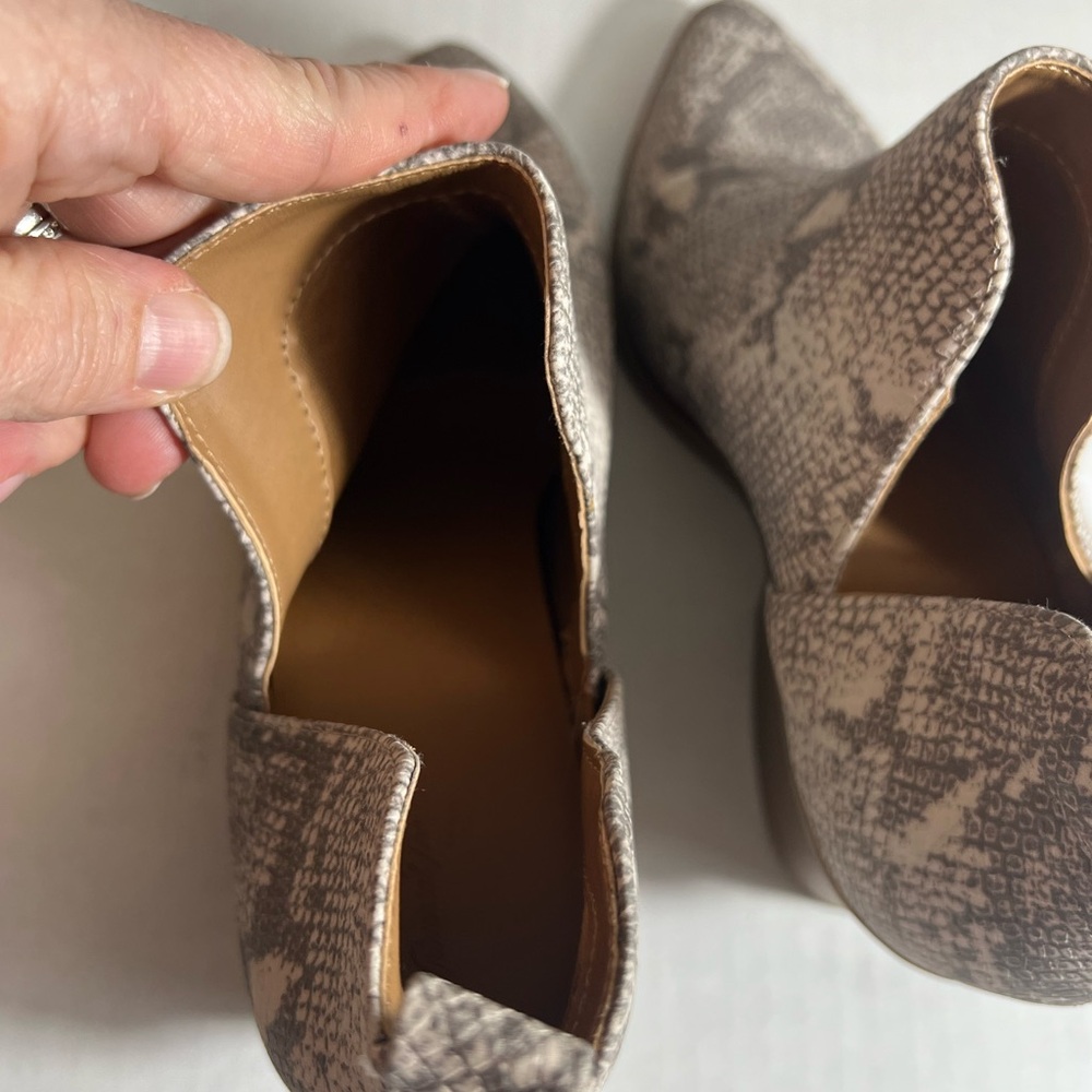 Universal Thread Snakeskin Pattern Ankle Booties - Picture 3 of 6